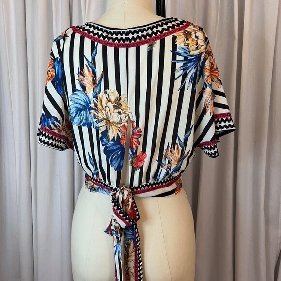 Flying Tomatio Back Tie Crop Top - Picture 4 of 5